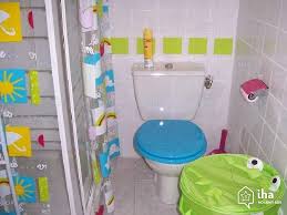 Une salle de bains pour la joie des enfants